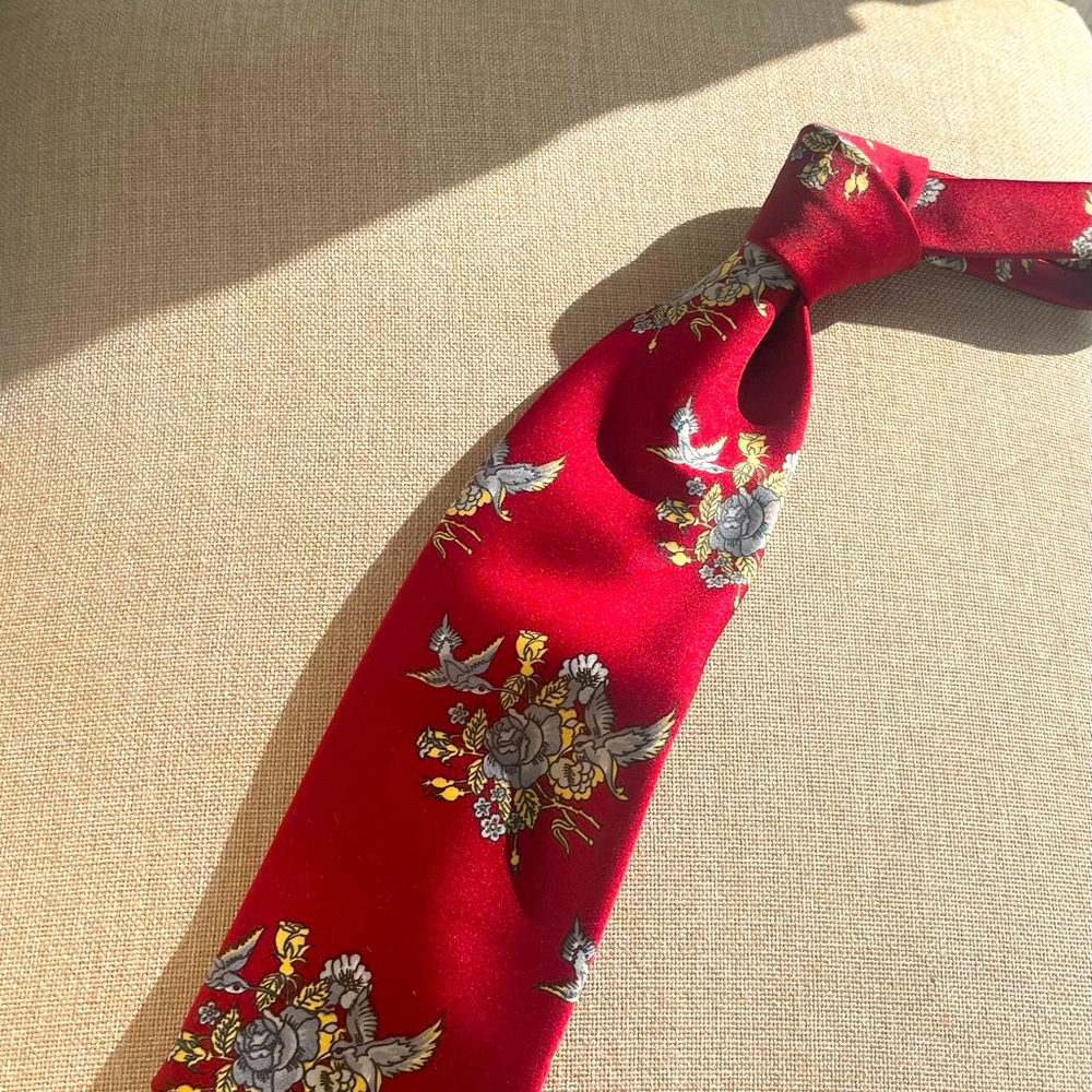Luxurious men’s ties. All ties are in mint / excellent condition!